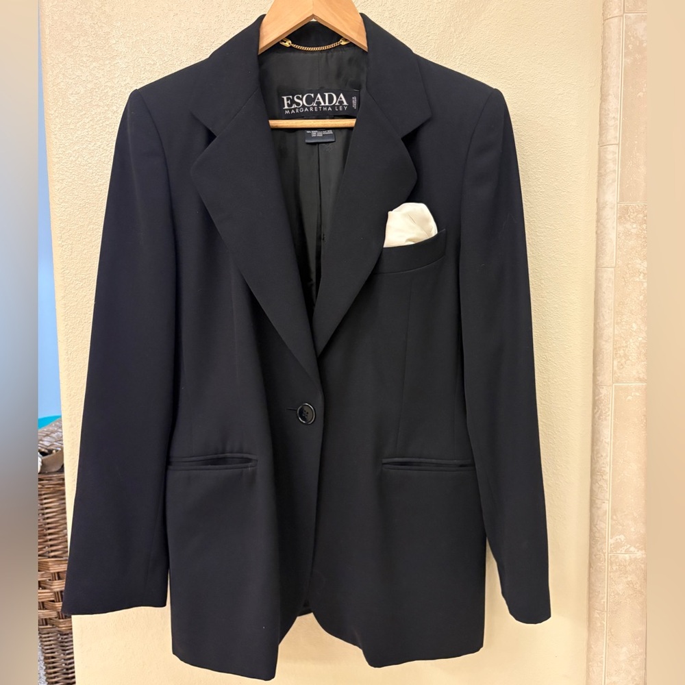 Escada Margaretha Ley - Black Single-Button Women’s Blazer with Pocket Square